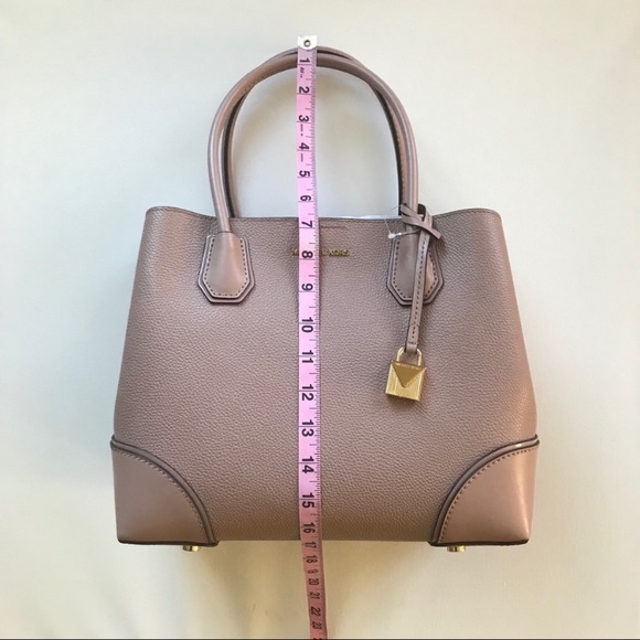 SOLD! NWT! Cute Michael Kors Handbag - Picture 9 of 16